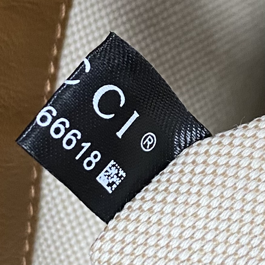 Gucci Blondie medium top handle bag