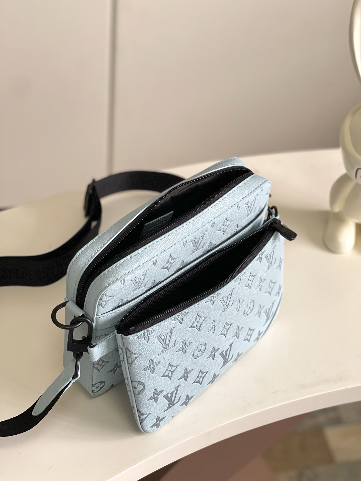 LC-M14781 Trio Messenger