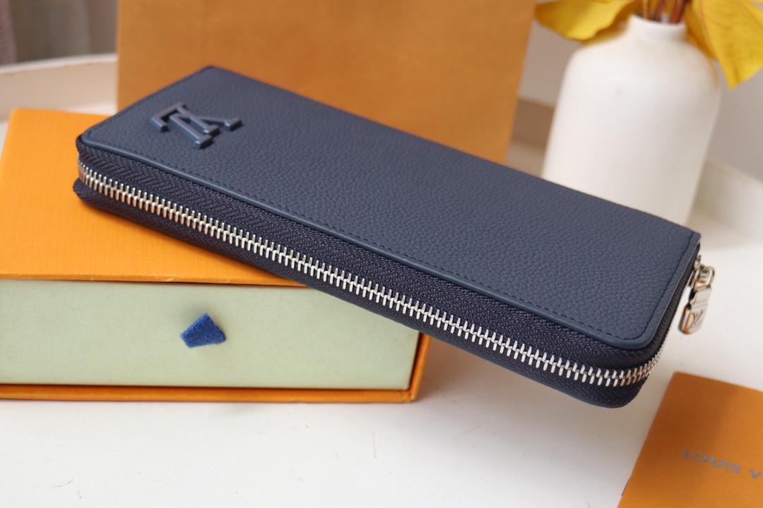 M69979 Pocket Organizer