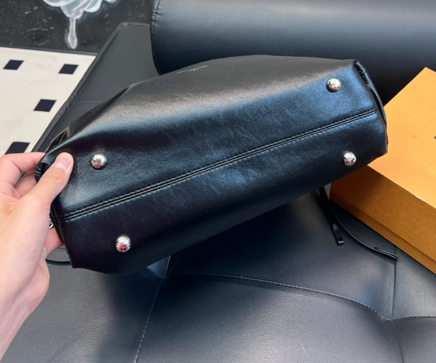 LOUIS VUITTON M25545 Off Duty Vibe MM