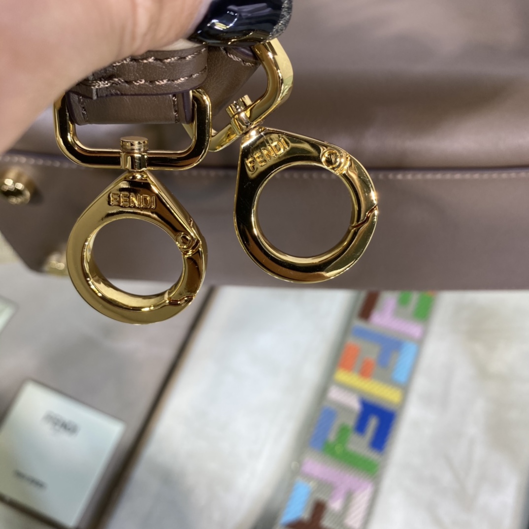 FENDI-Peekaboo Essentially-Brown