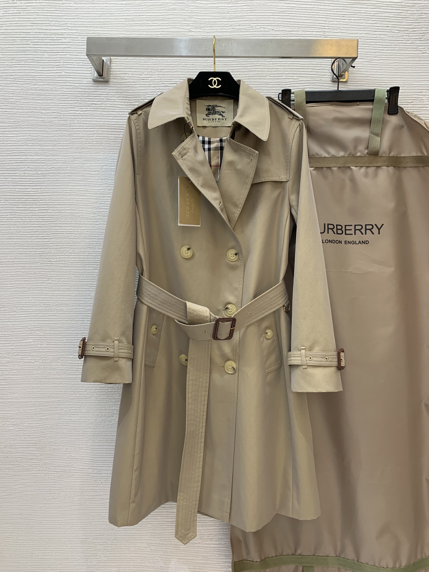 Burberry Trench Coat – 2025 Early Autumn/Winter Collection