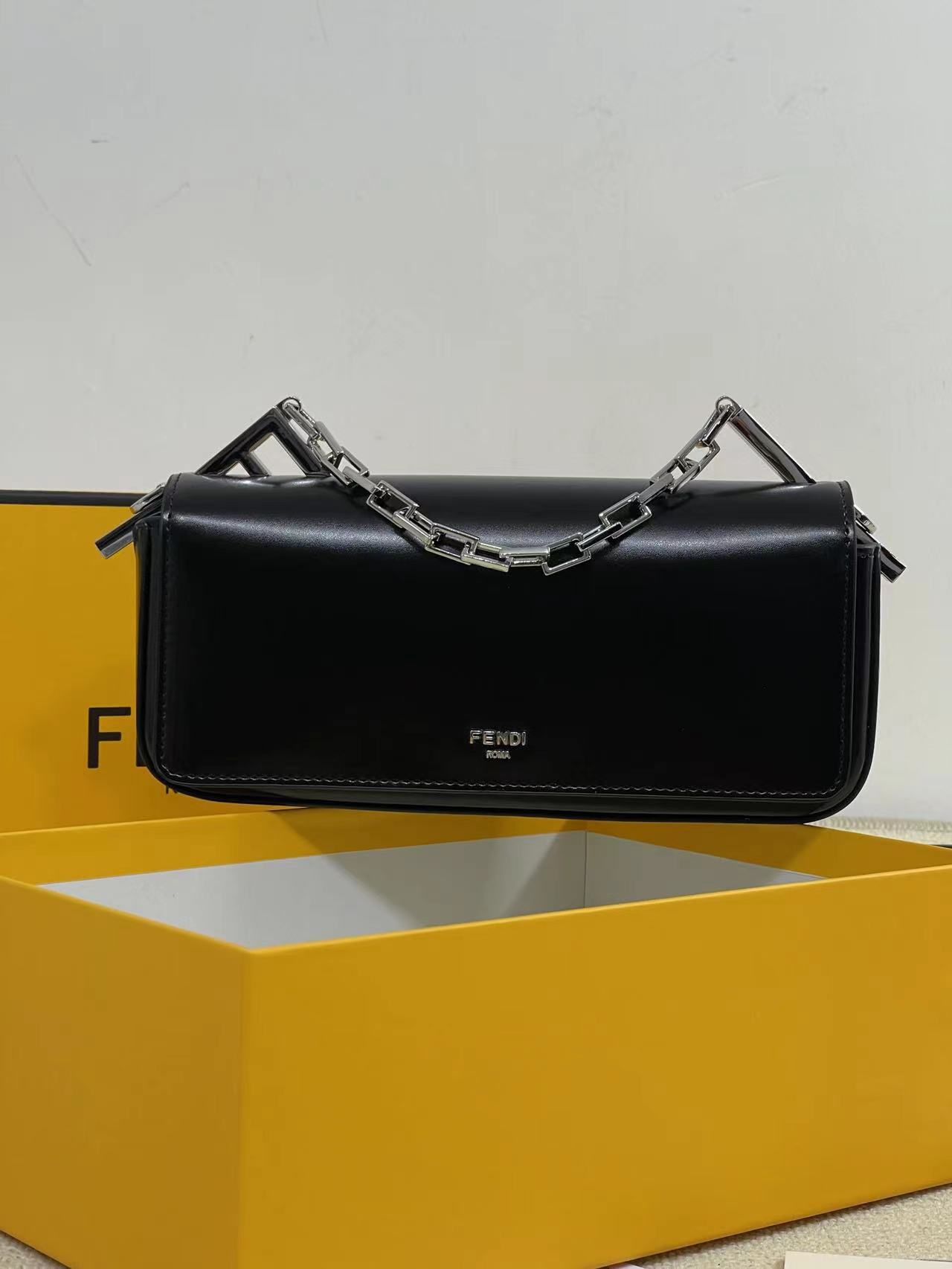 FENDI-First Sight clutch-Black