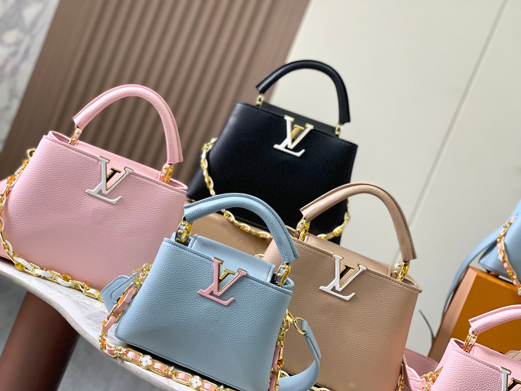 Capucines-M48865-four colors