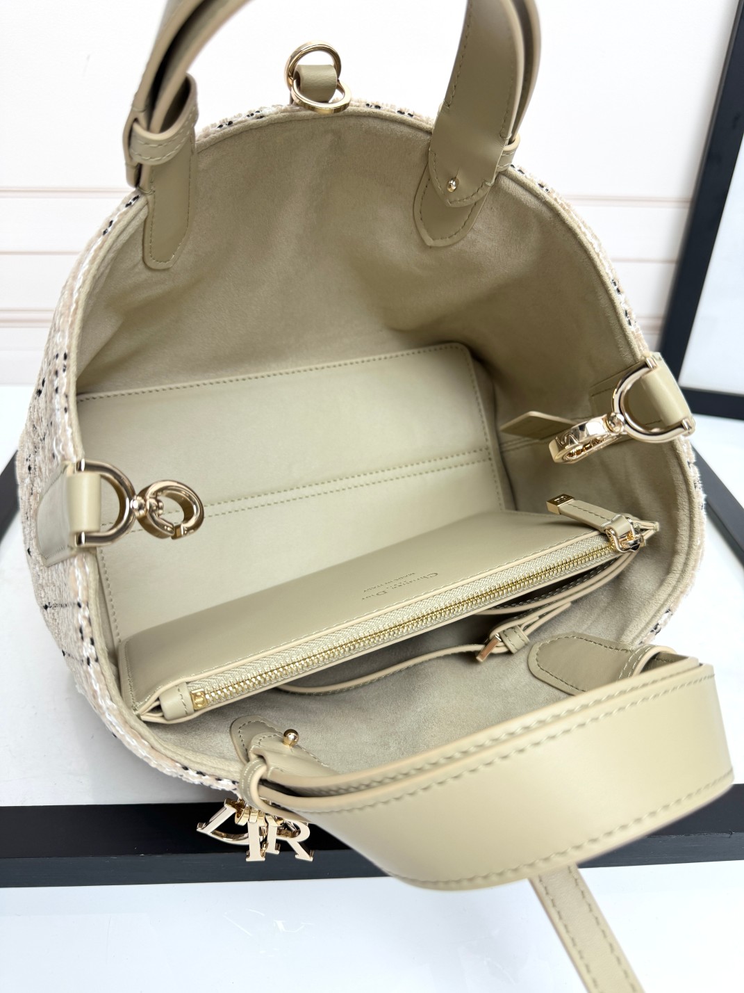 𝐃𝐢𝐨𝐫-𝐓𝐨𝐮𝐣𝐨𝐮𝐫𝐬