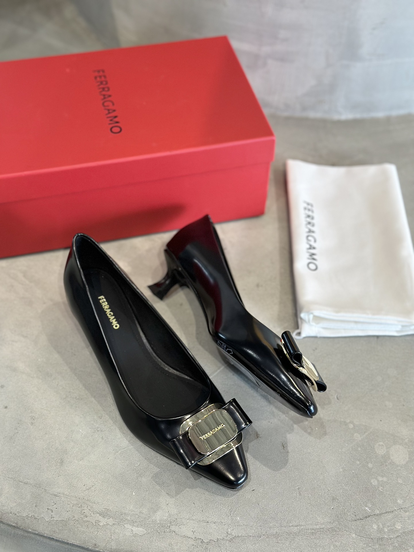 Bow Pointed-toe Low Heel Shoes