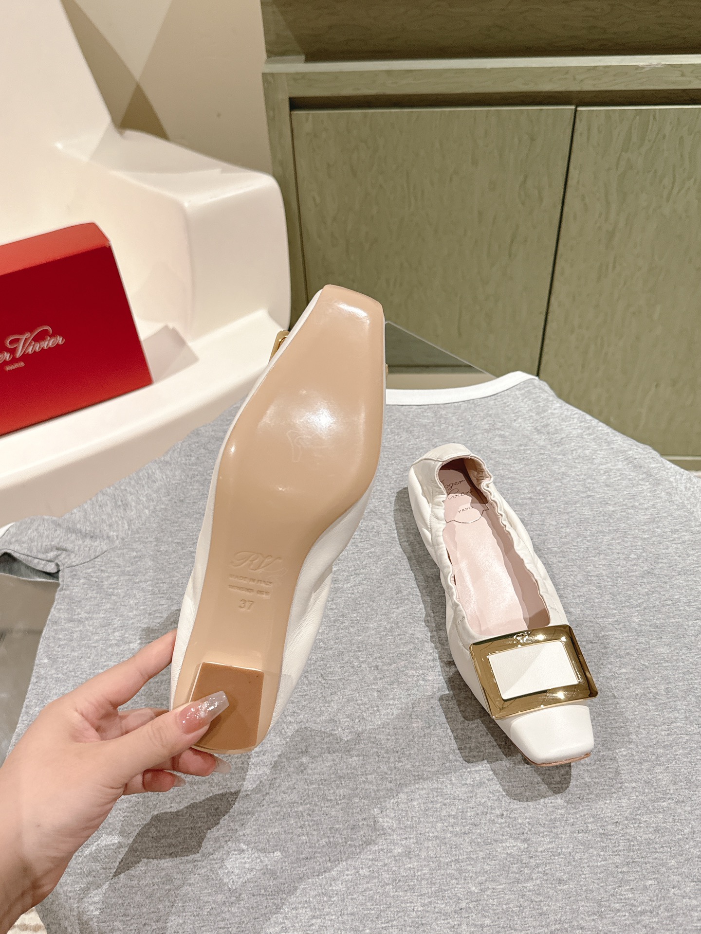 2024roger vivier new arrival-white