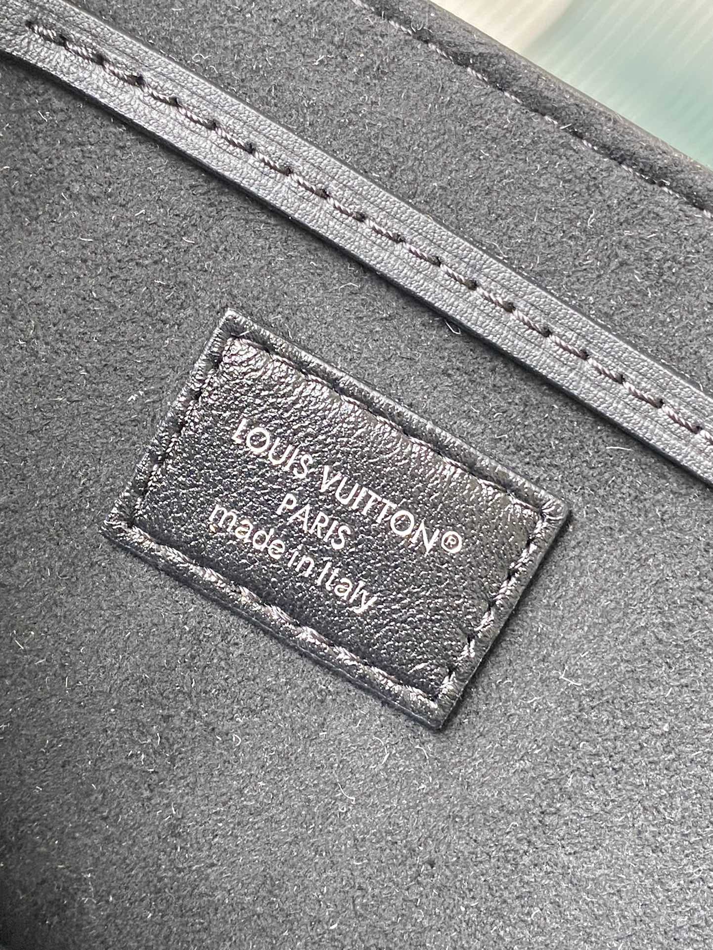 LV M12587 Montsouris Vibe PM