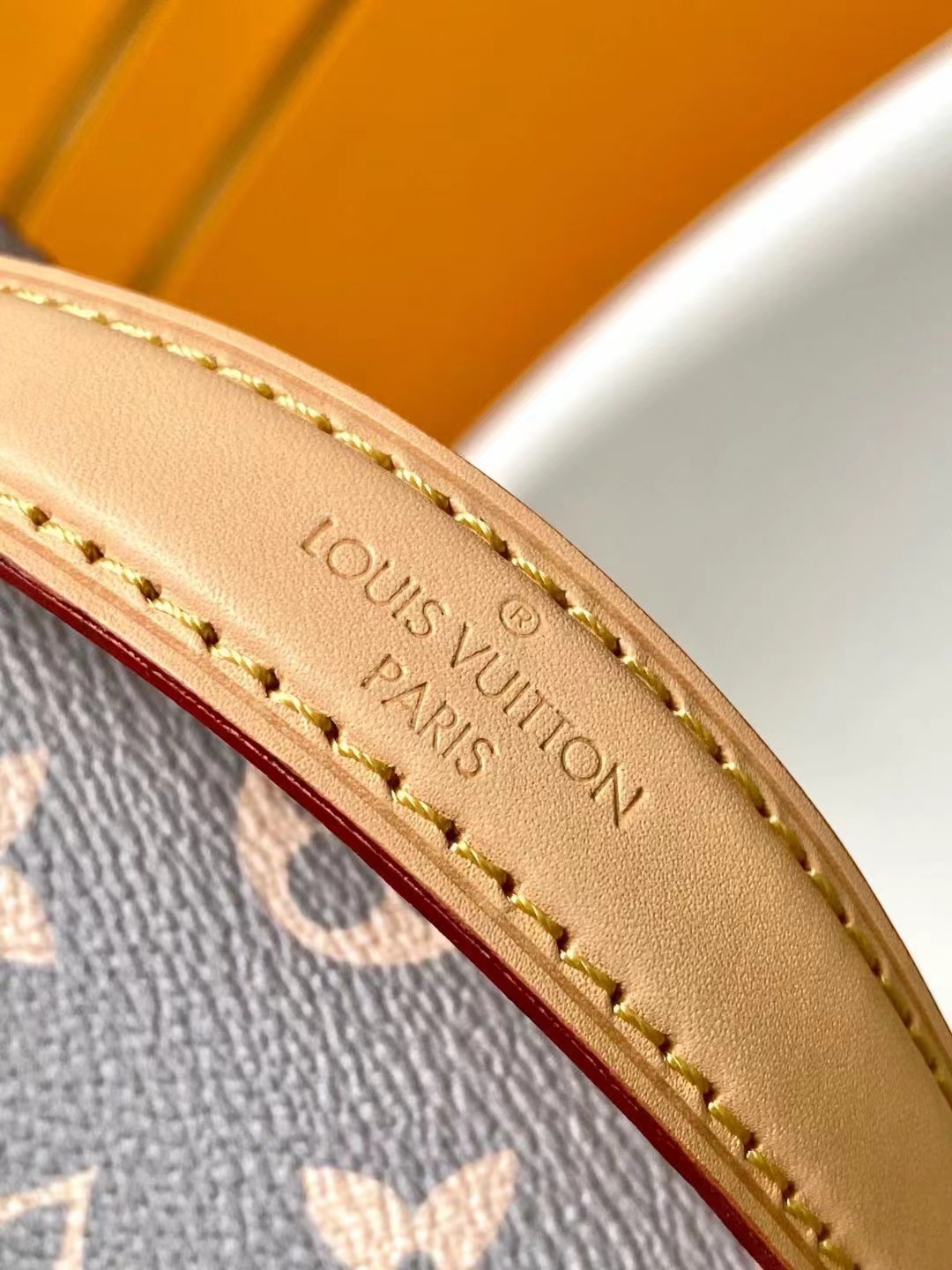 Louis Vuitton Pochette Métis East West M12429