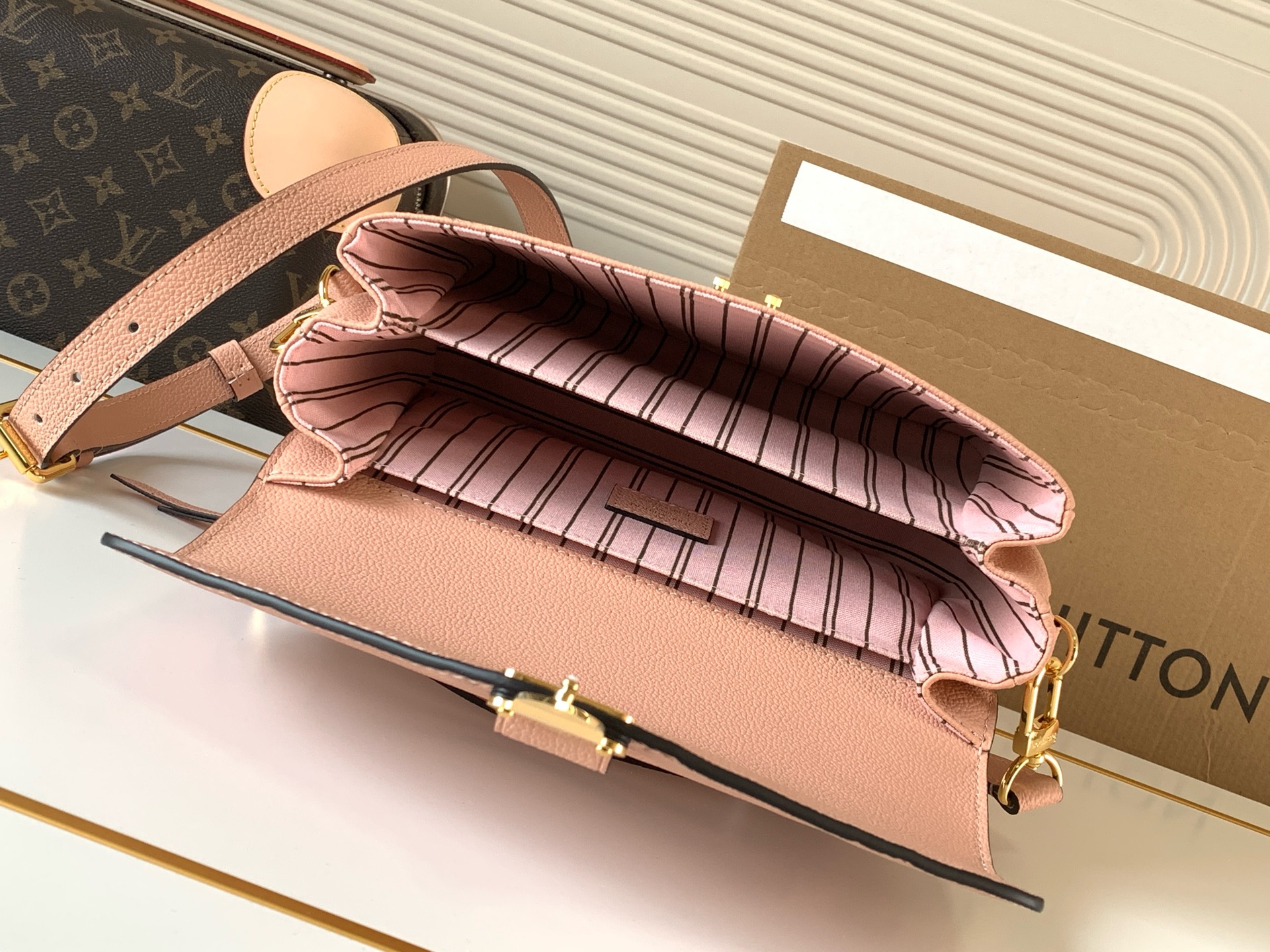 Louis Vuitton pochette métis Pink M44018