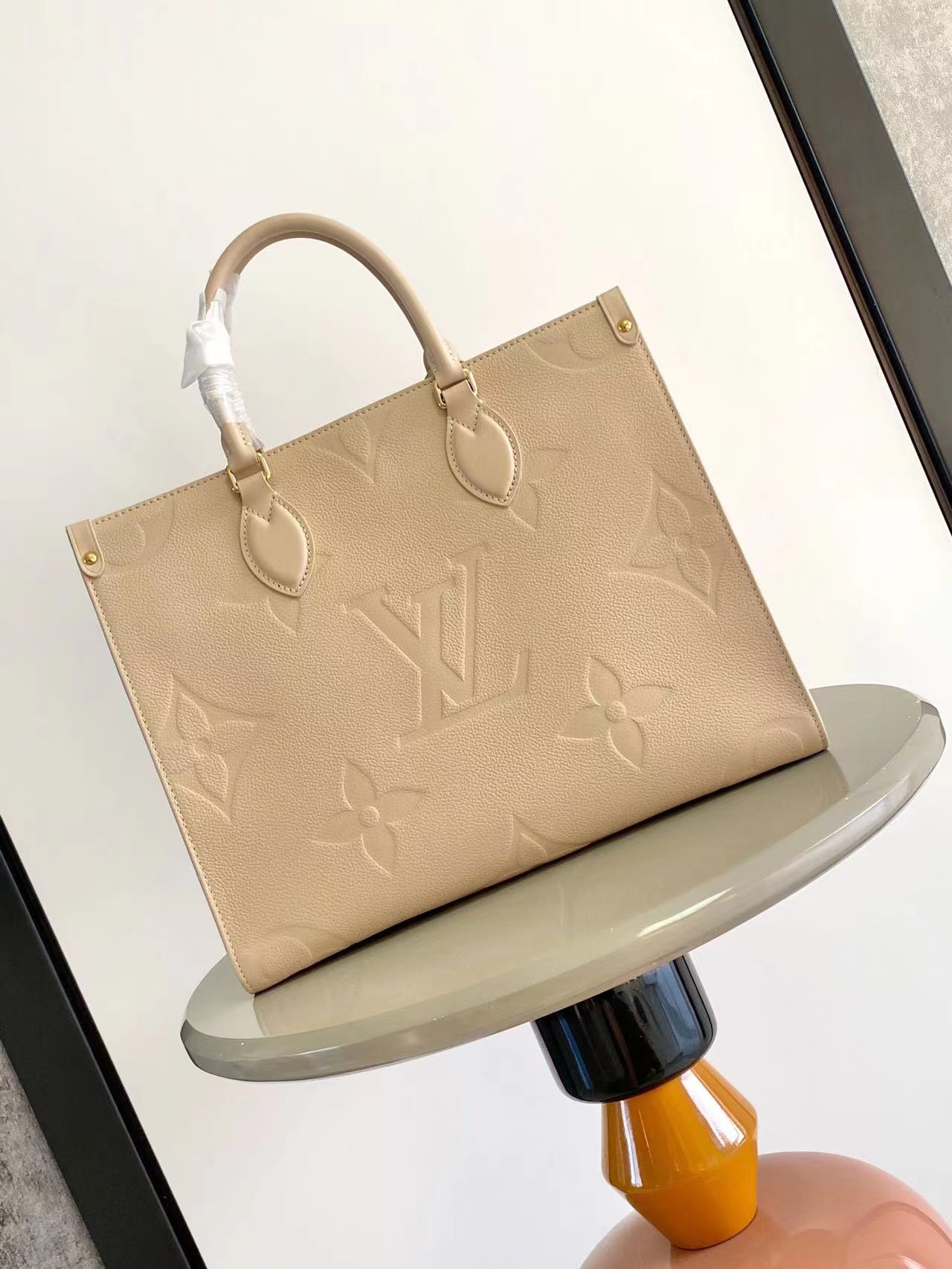 Louis Vuitton M14255 OnTheGo MM sand