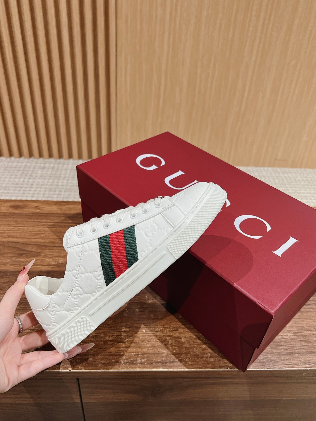 𝙂𝙪𝙘𝙘𝙞 𝘼𝙘𝙚#White