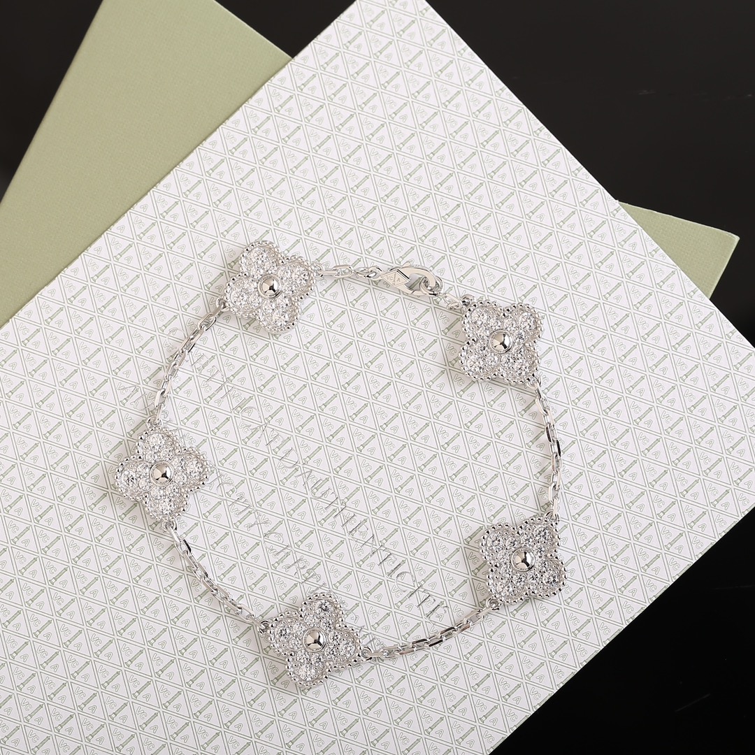 Van Cleef & Arpels diamond bracelet