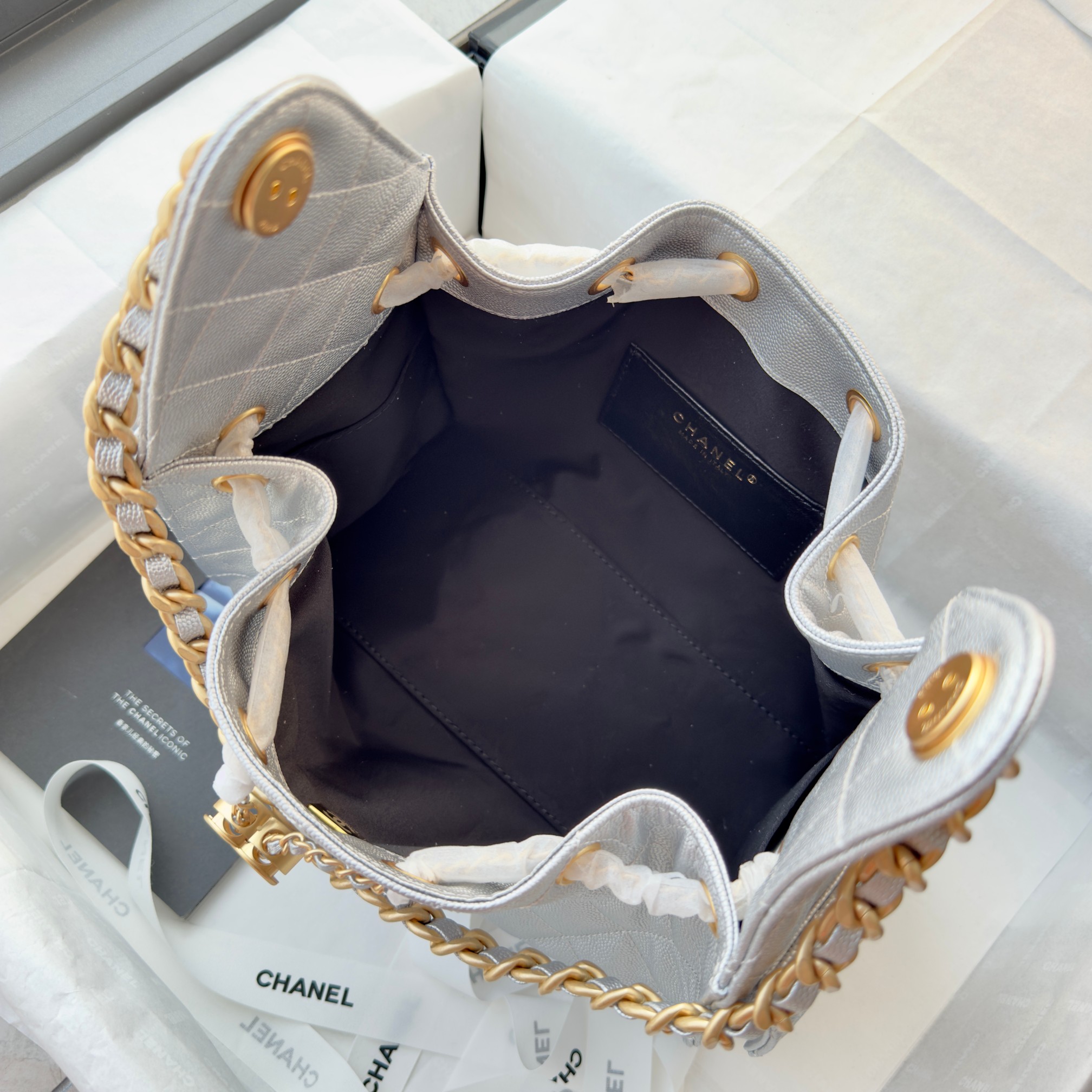 Chanel-25C Caviar Leather Hobo Bag -sliver