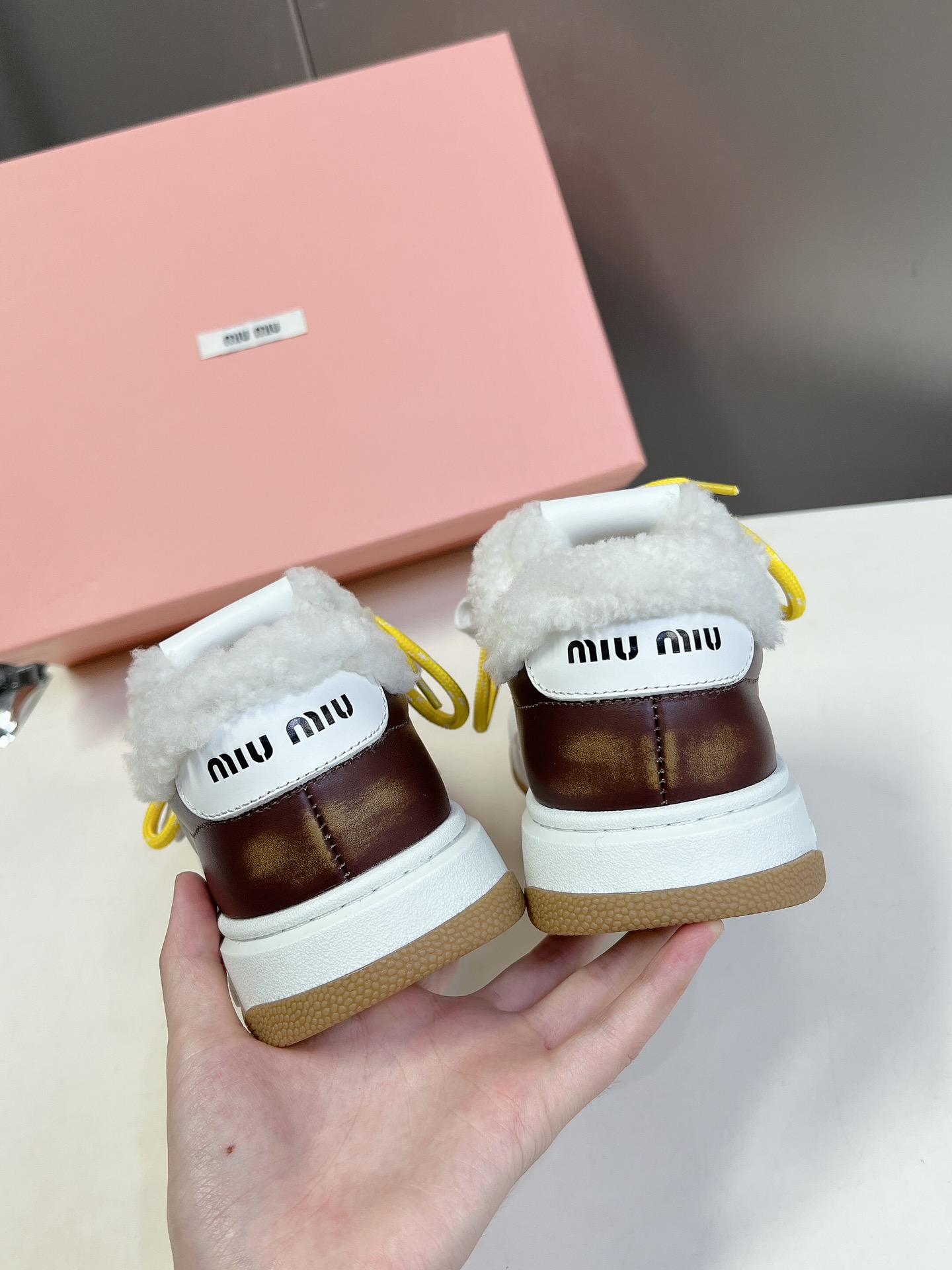 Top Version MIUMIU New American Retro Style Chunky Fuzzy Sneakers