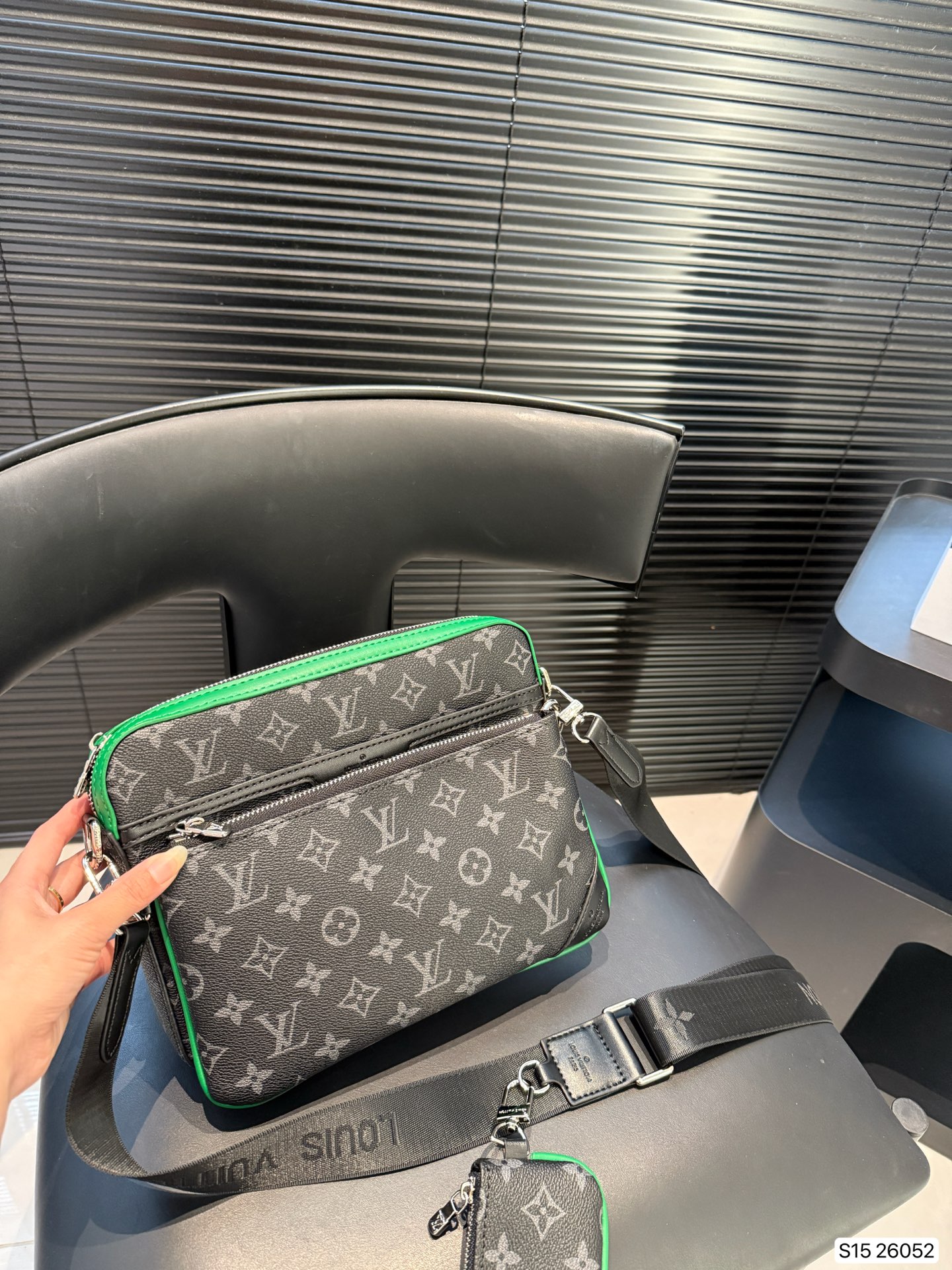 LV M26052 Trio Messenger