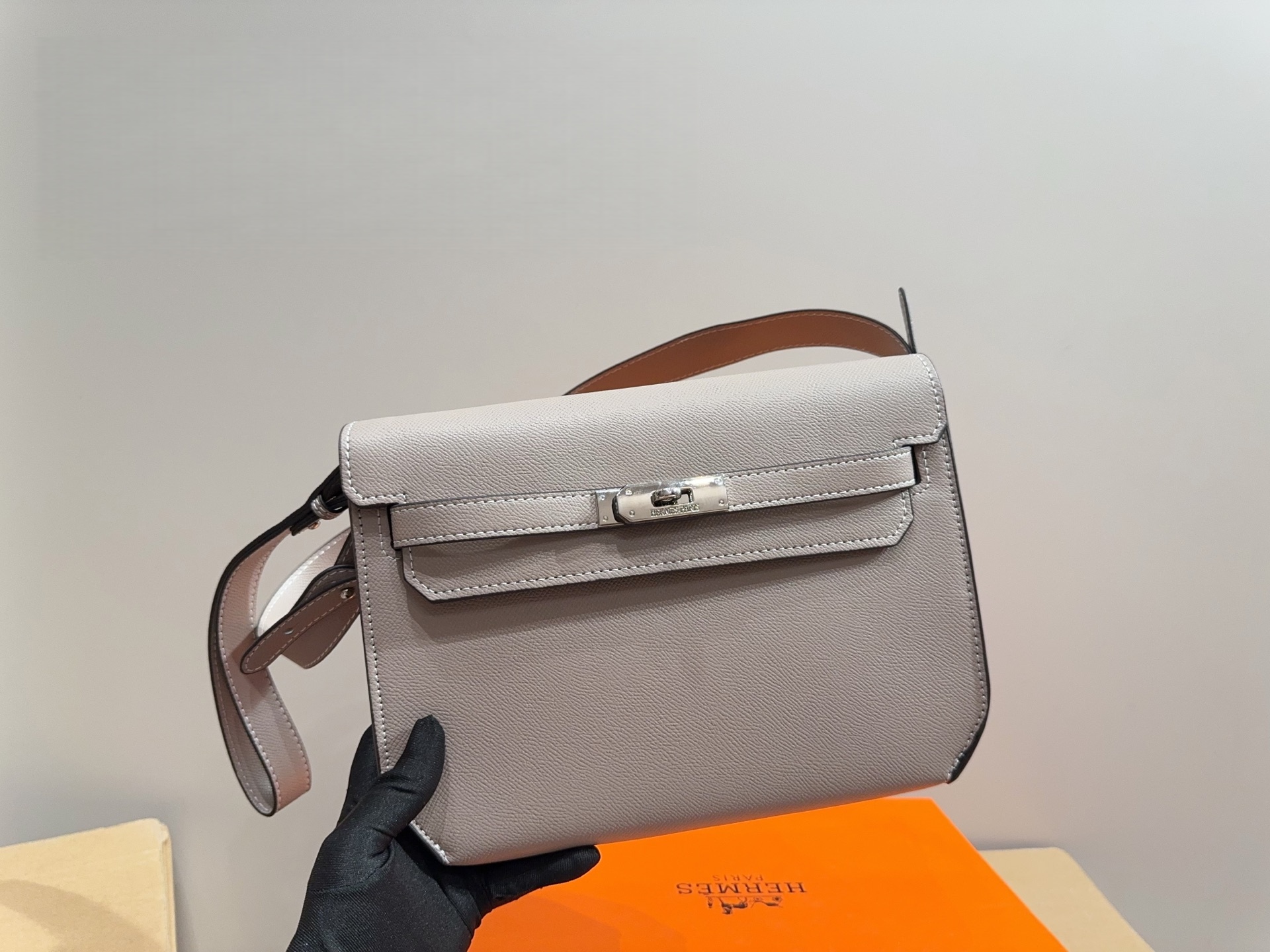 Hermès Kelly Dépêches pouch