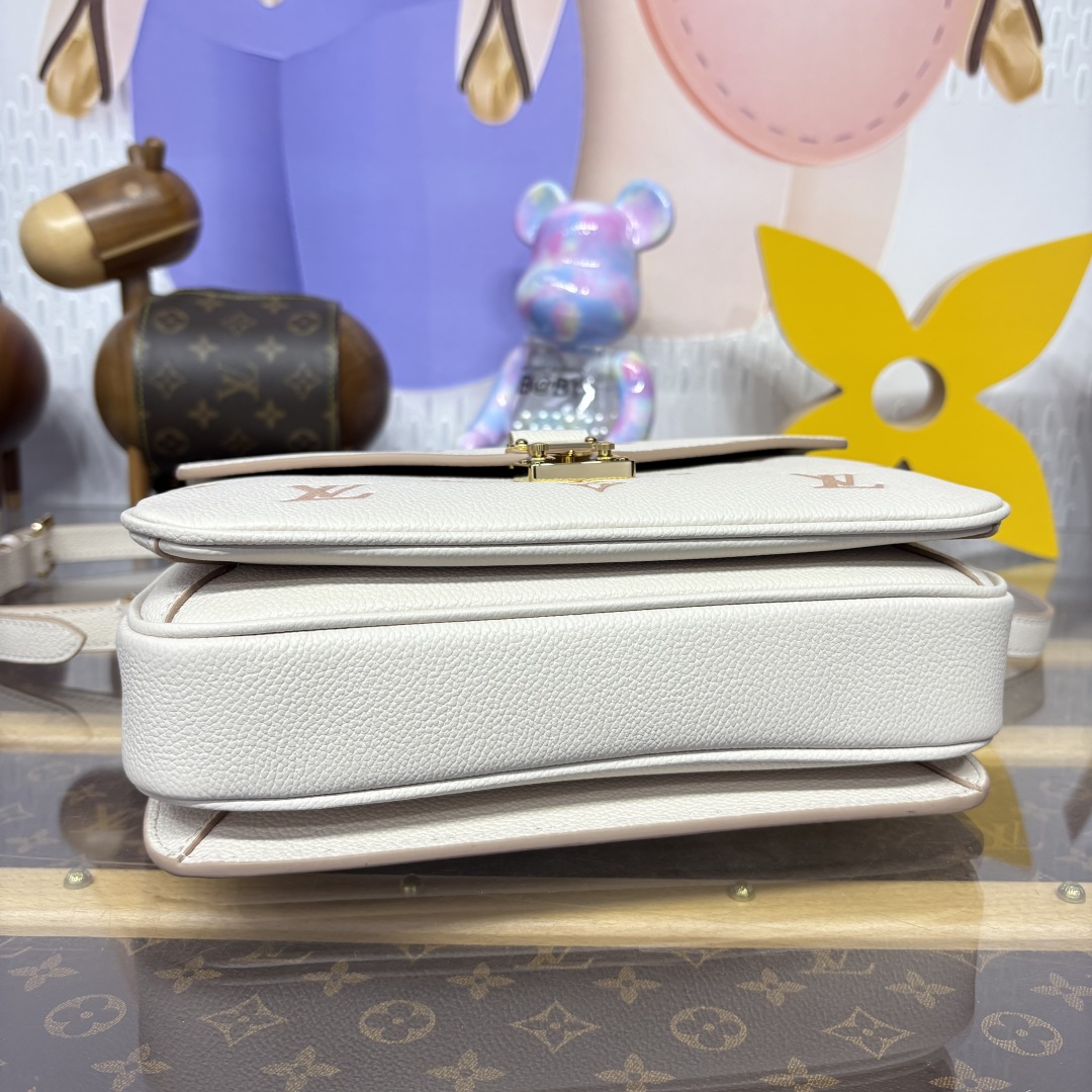 LV M14977 Pochette Métis