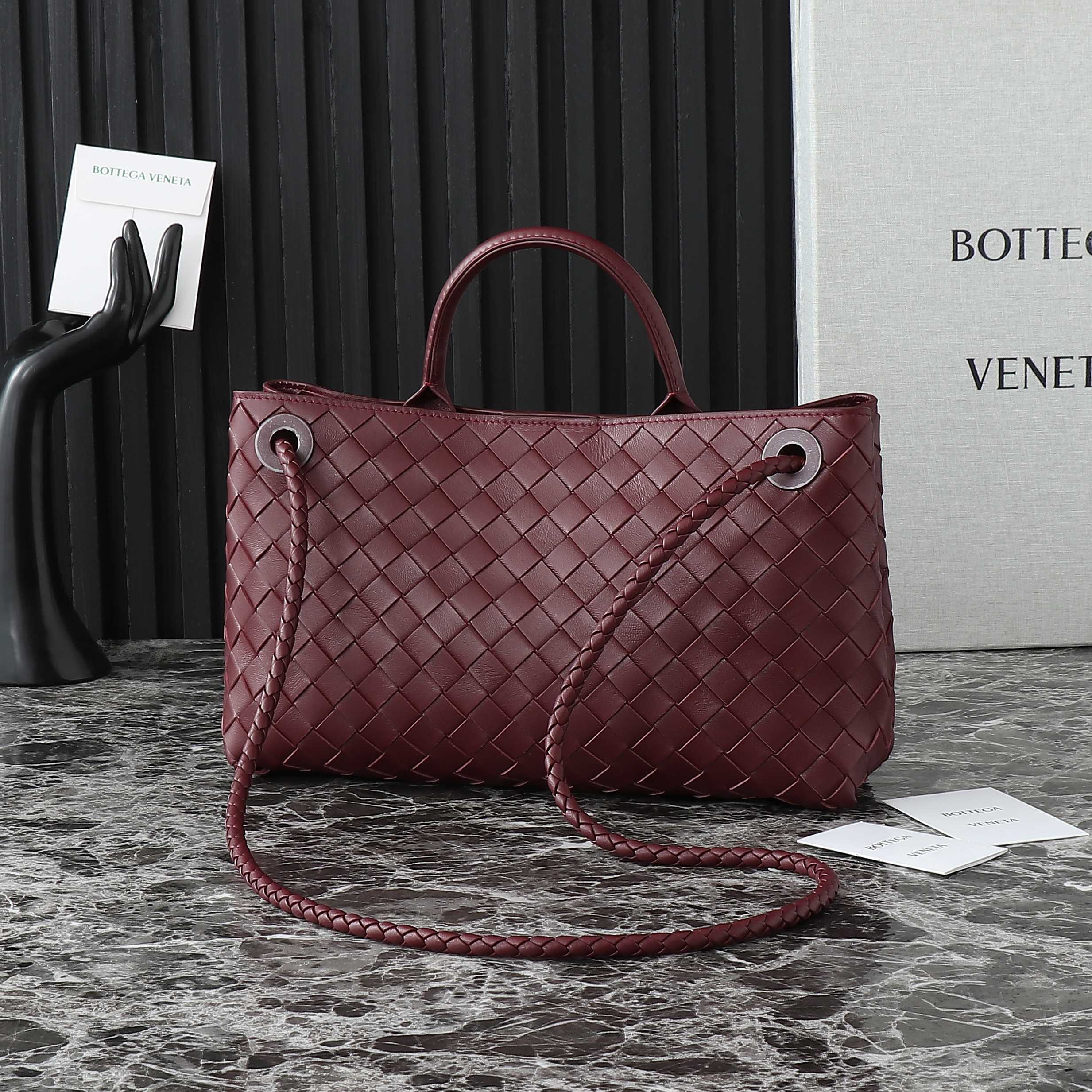 BV-East-West Andiamo-burgundy