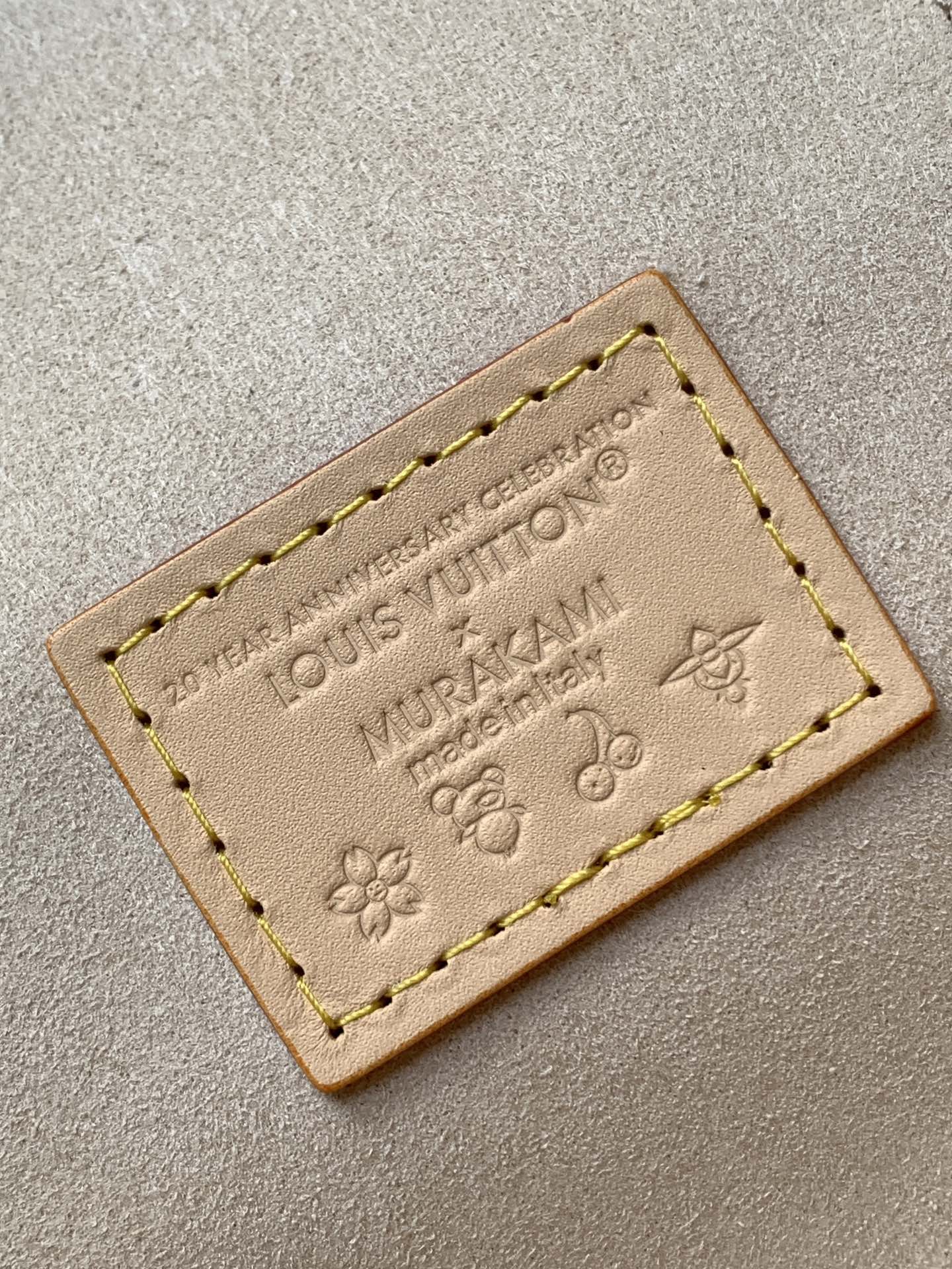 M13662 LV x TM Vanity Chain Pouch