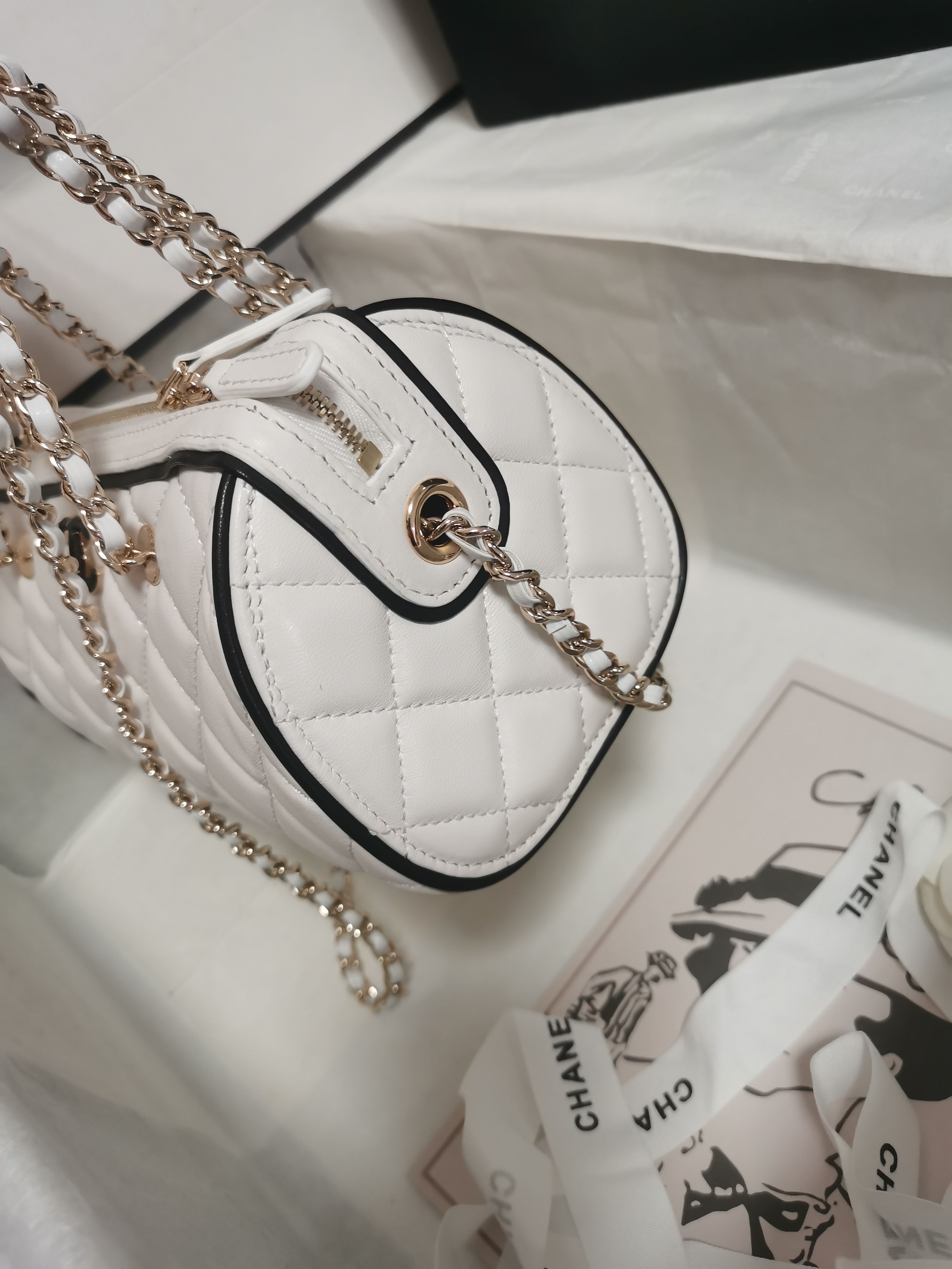 Chanel Classic WhiteChanel Classic White Quilted Bag