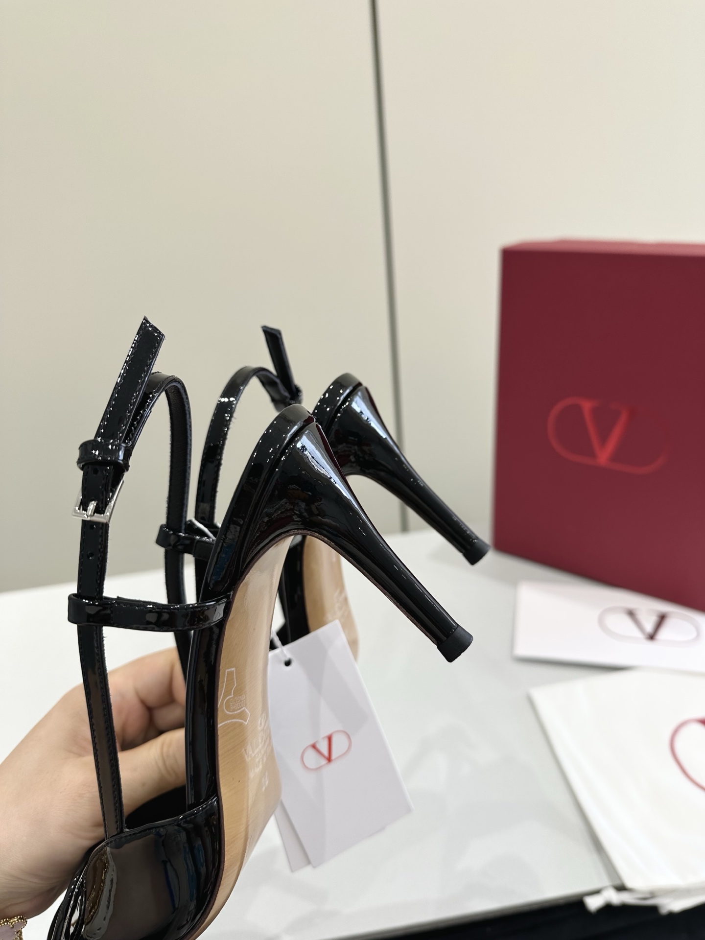 Valentino Garavani vlogo slingback pumps