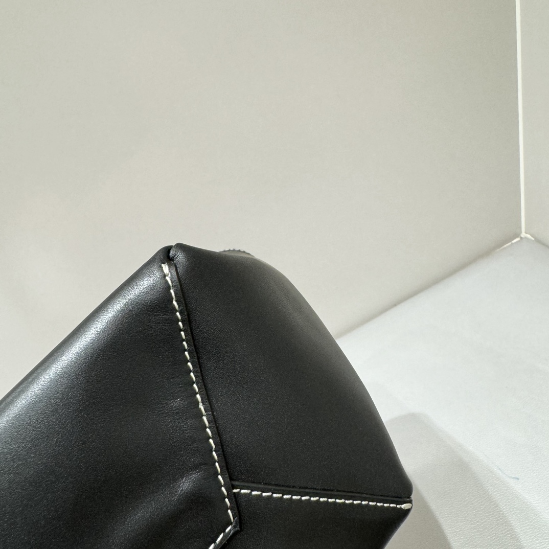 Miu Miu Ivy tote bag