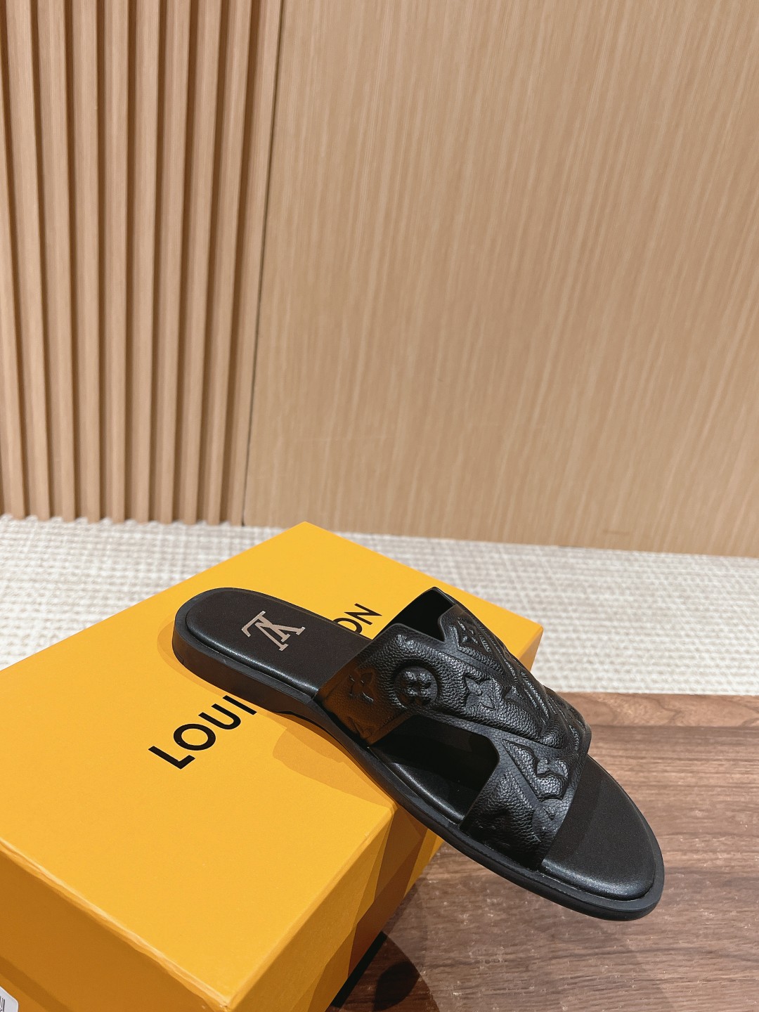 LV 1ACRPU LV Oasis Mule