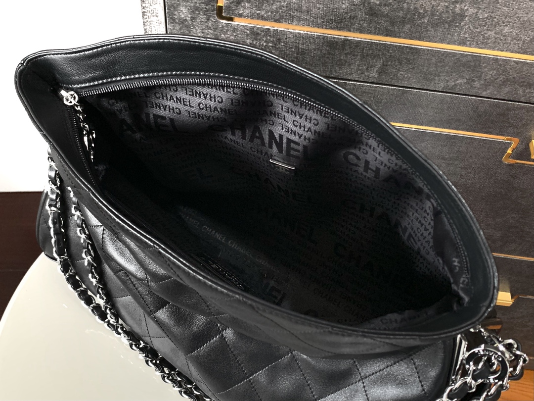 black and silver who doesn't love bag