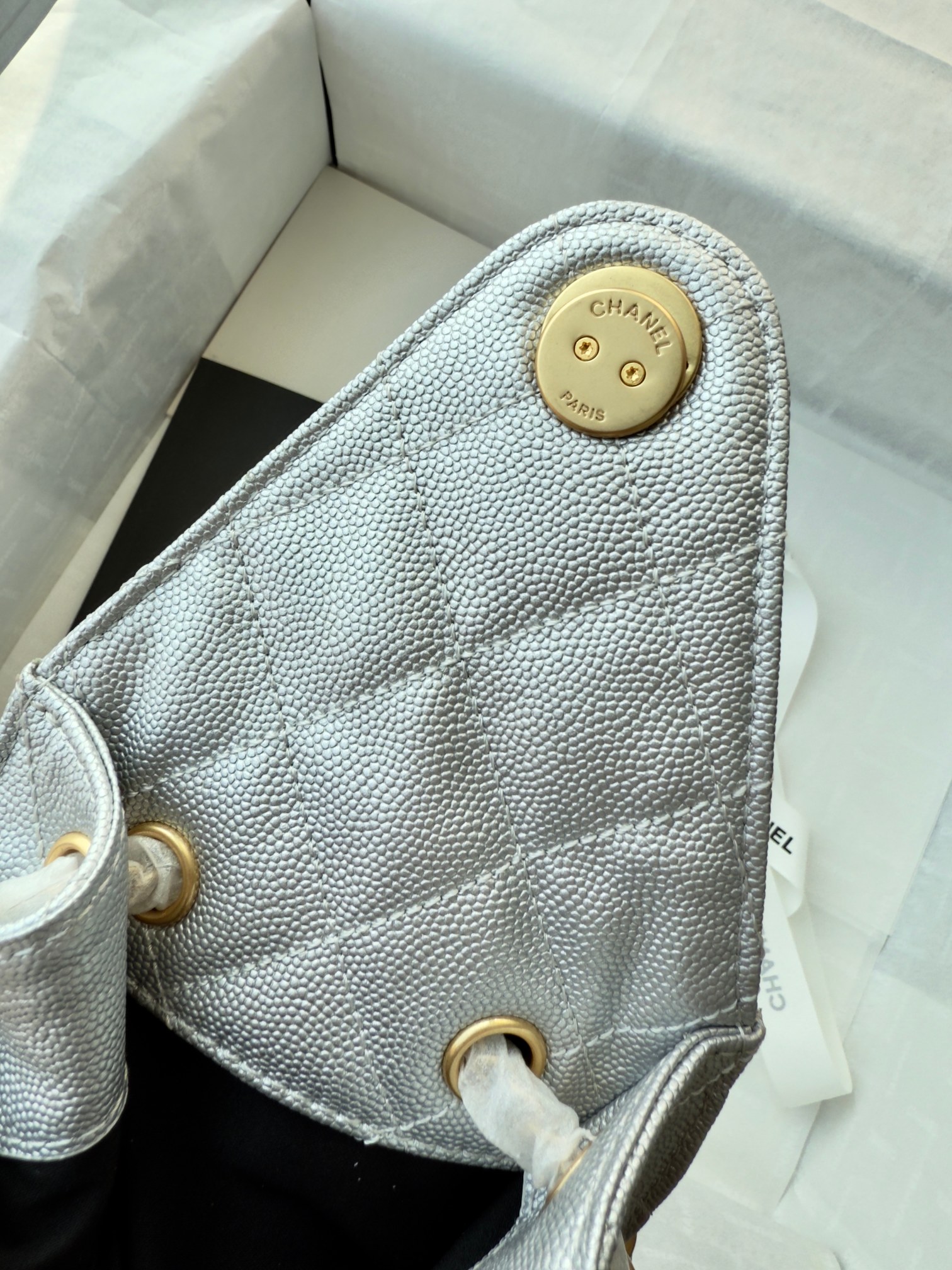 Chanel-25C Caviar Leather Hobo Bag -sliver