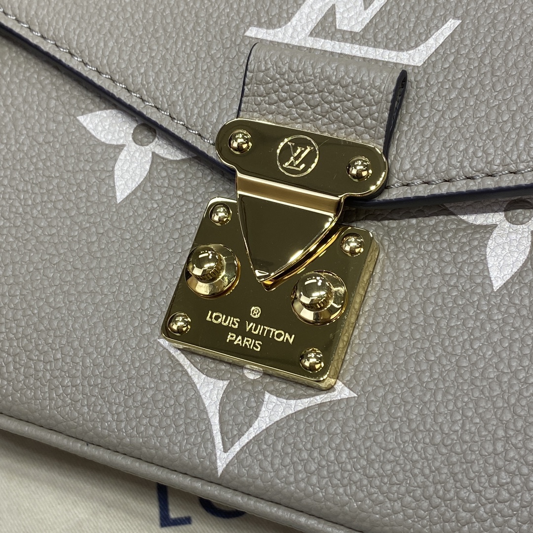 Louis Vuitton M23081 Pochette Métis East West