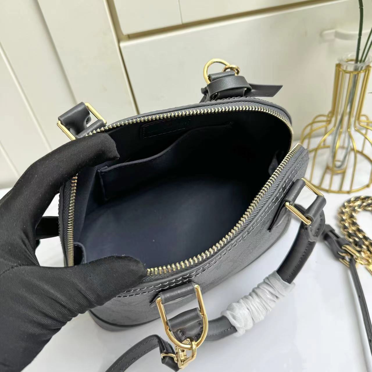 Louis Vuitton Gris Trianon M12561 Alma BB