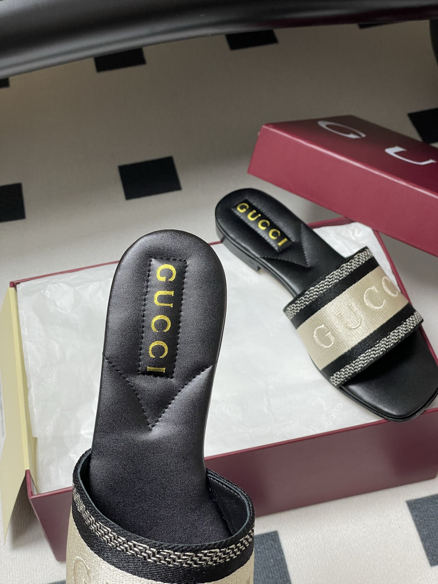 Gucci Letter Embroidered Flat Slippers