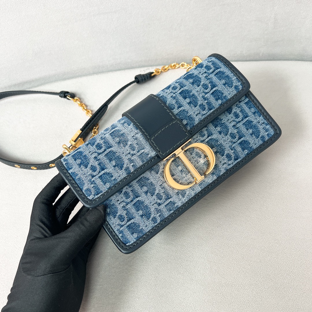 Dior- Clamshell chain bag small