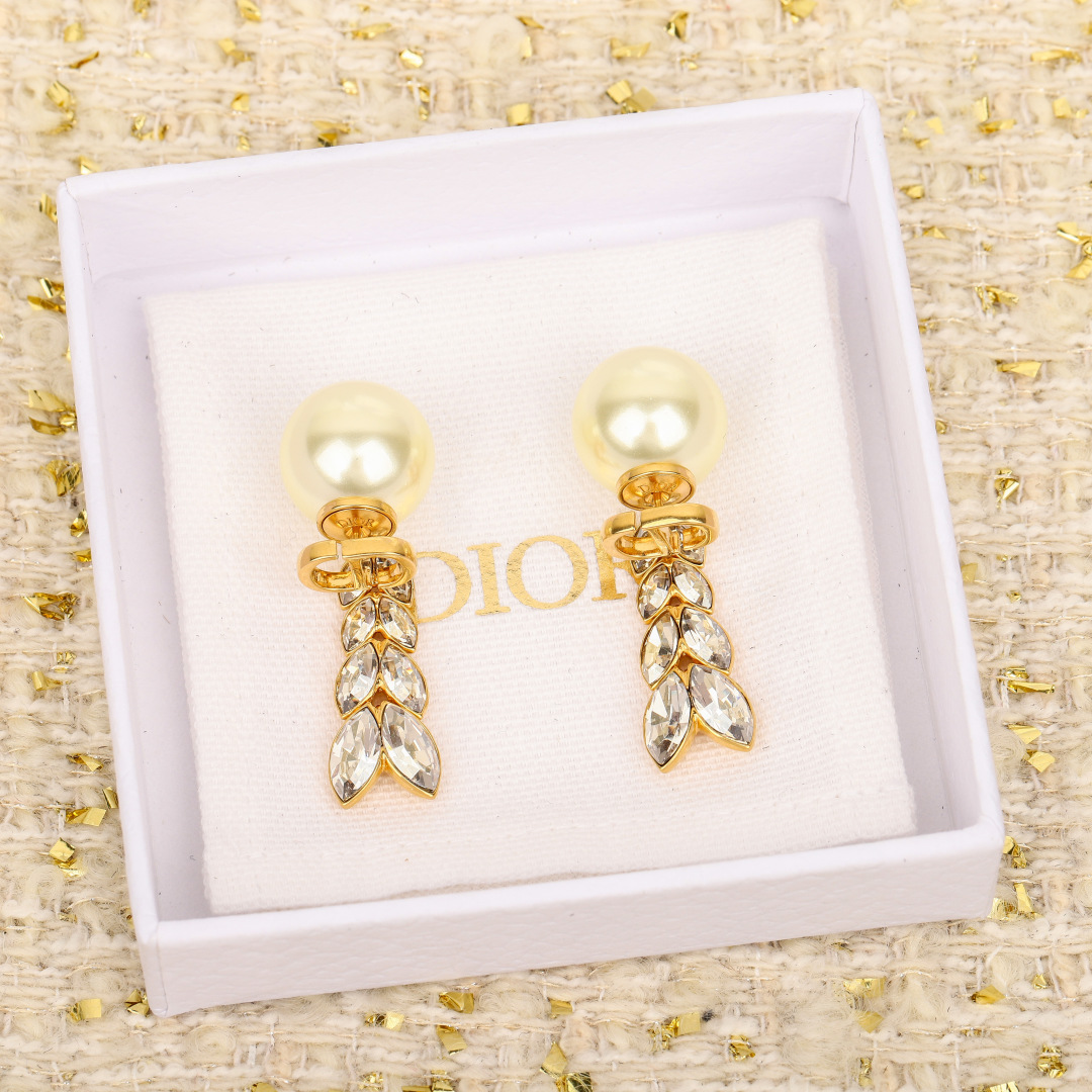DIOR CD Wheat & Pearl Earrings – 2025 SS Exclusive Debut