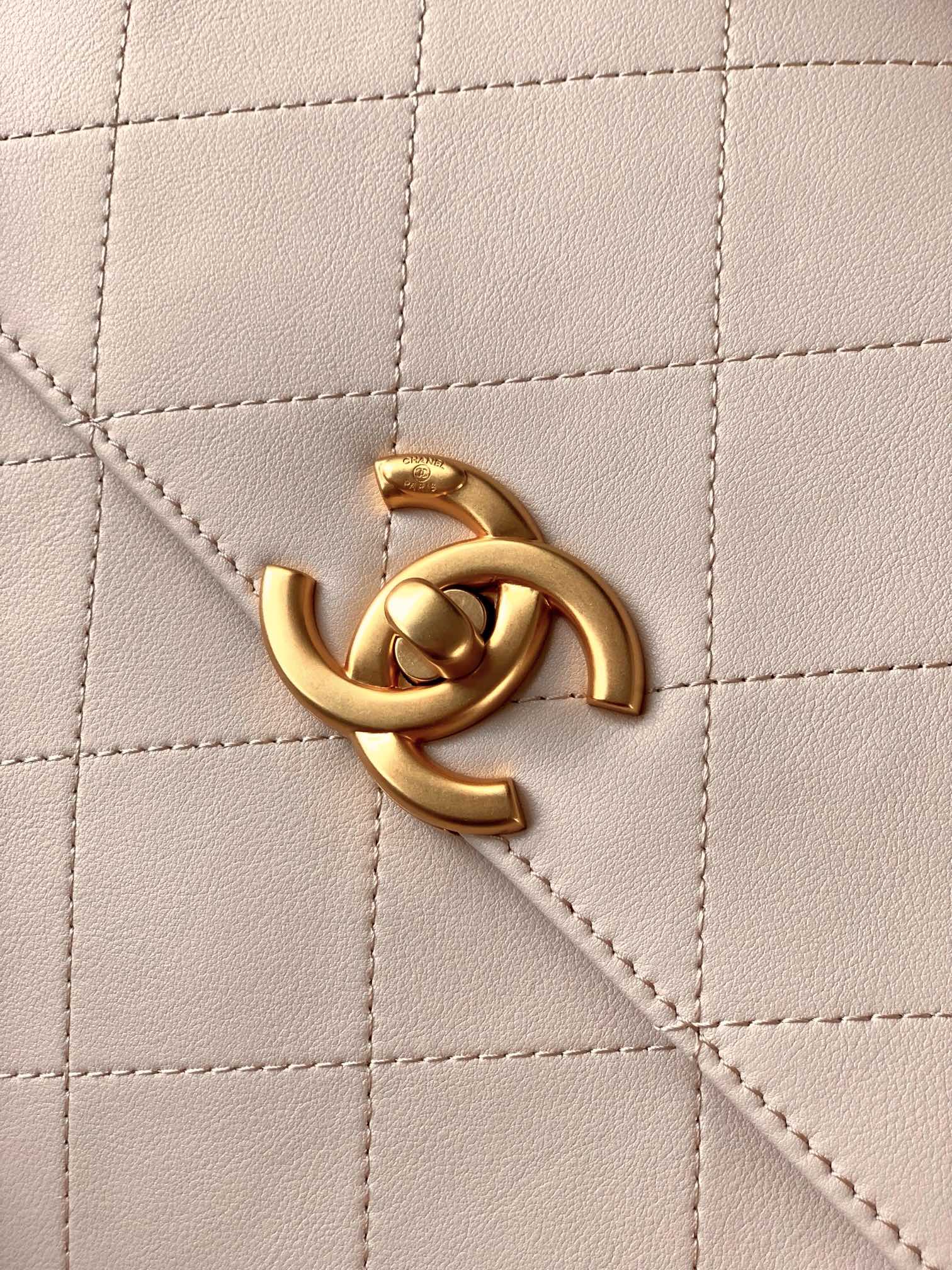 Chanel 25S Light Beige