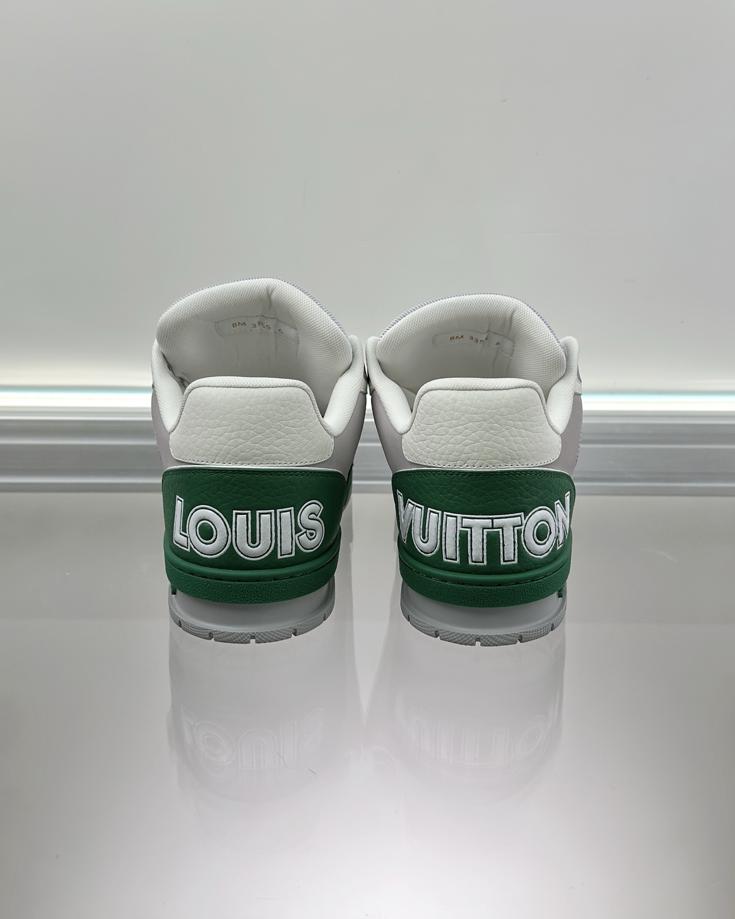 LOUIS VUITTON 1AHTCV LV Trainer Sneaker