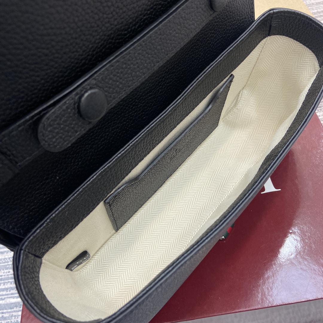 Gucci-Small crossbody bag with hook closure