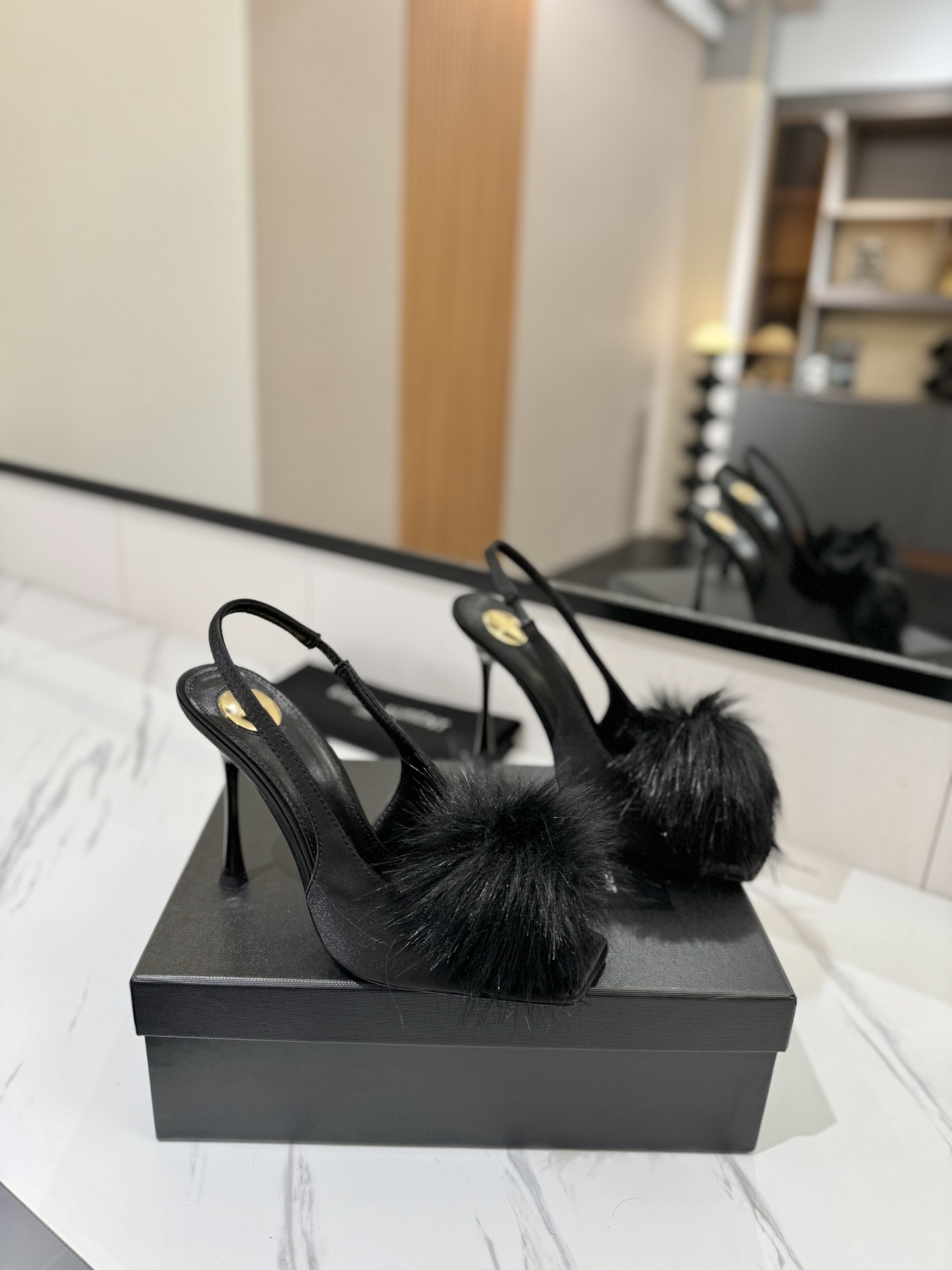 💰 Yves Saint Laurent Amber Series Mink Fur Sandals