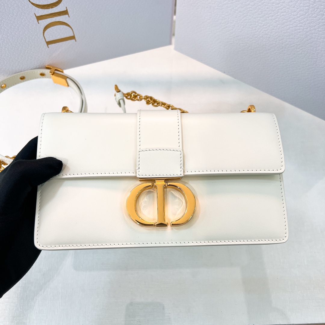Dior- Clamshell chain bag small M9334