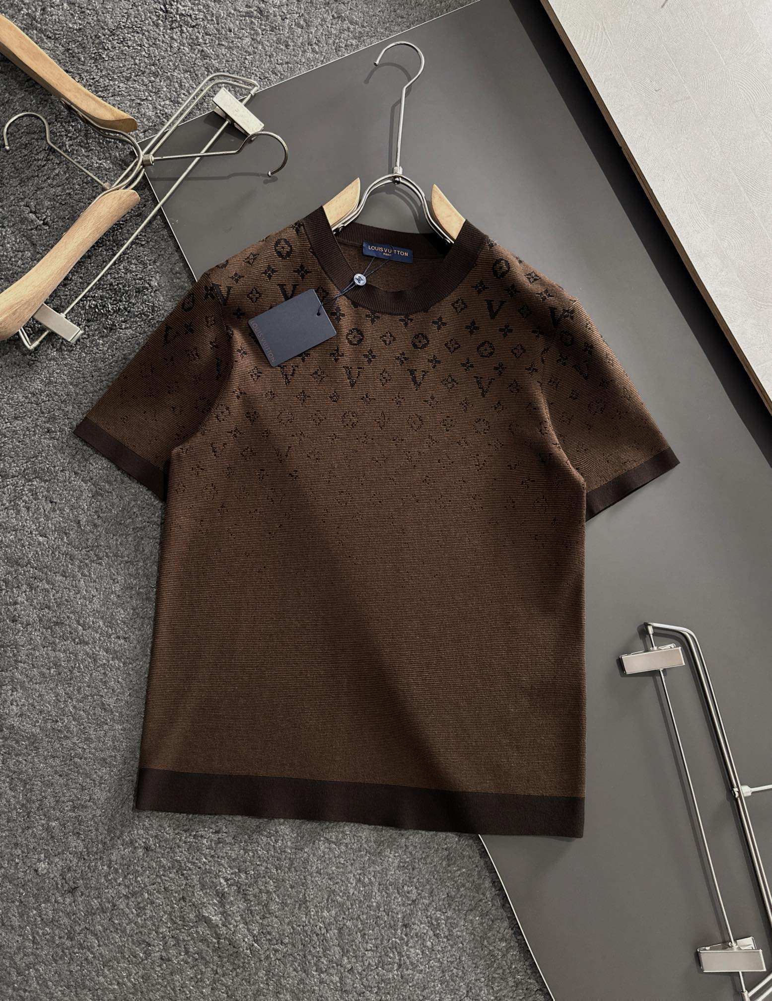 LV - round neck knitted wool short sleeve-brown