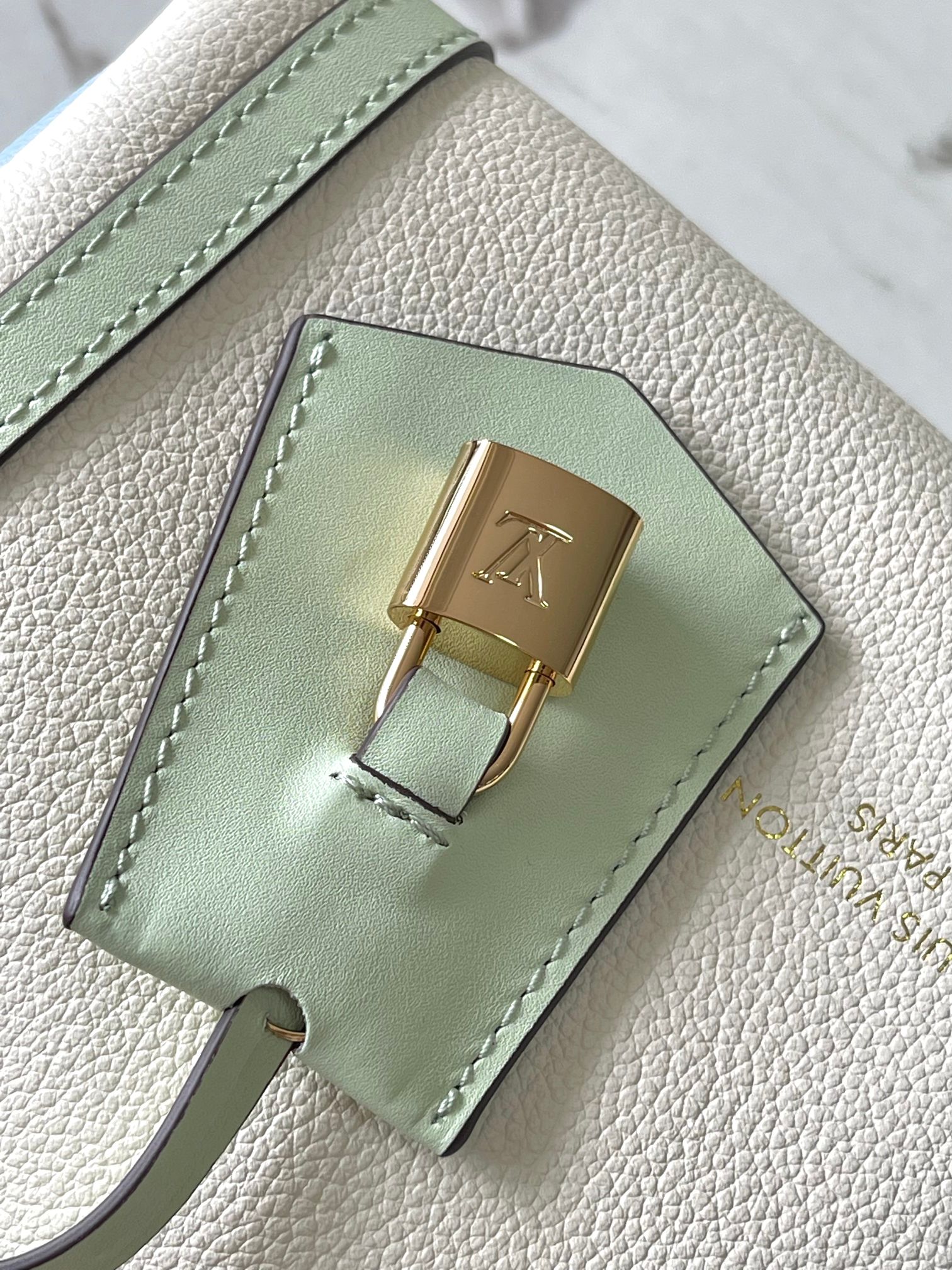 LOUIS VUITTON M26905 Express PM