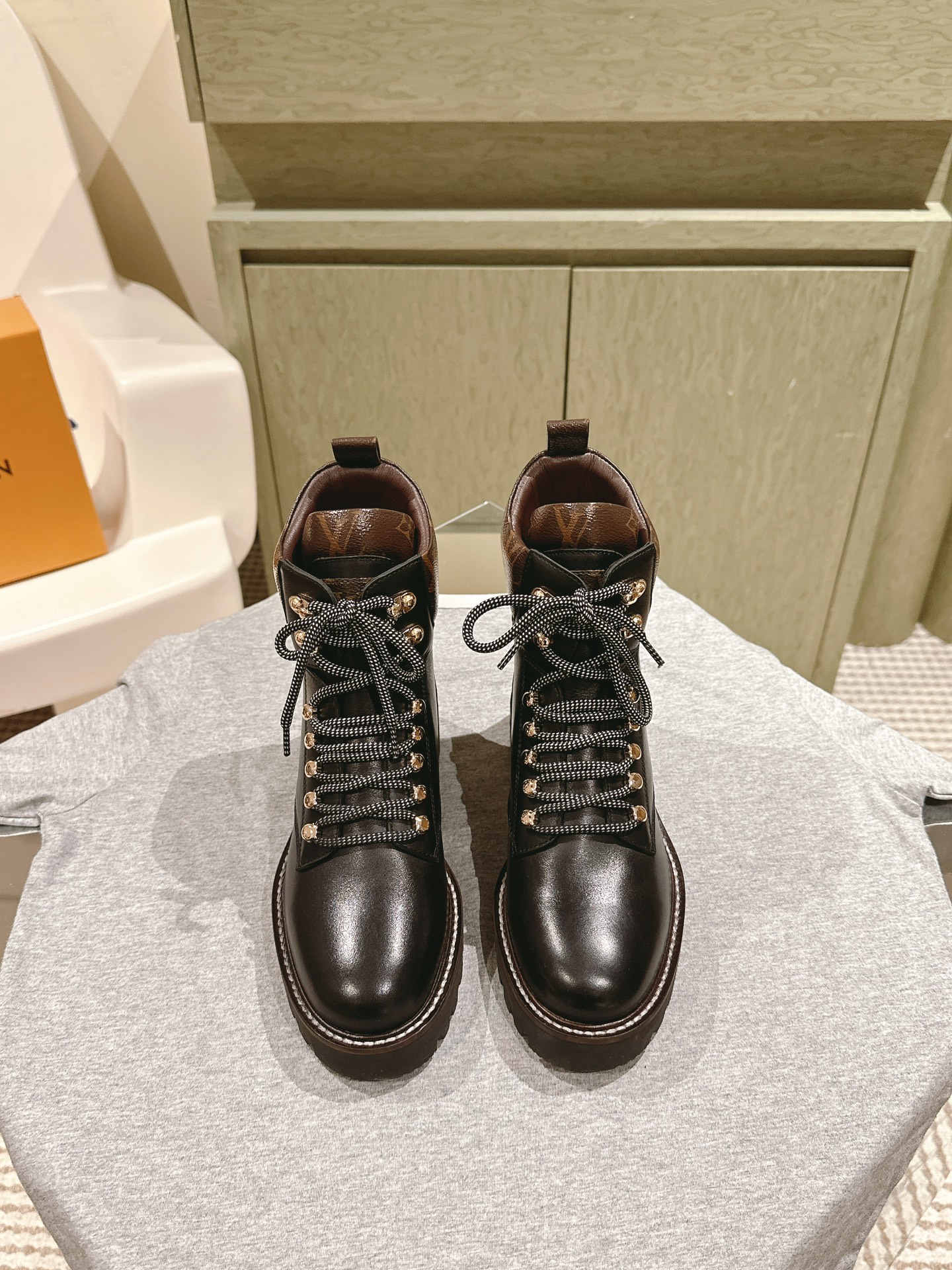 LV-Martin Boots in Black