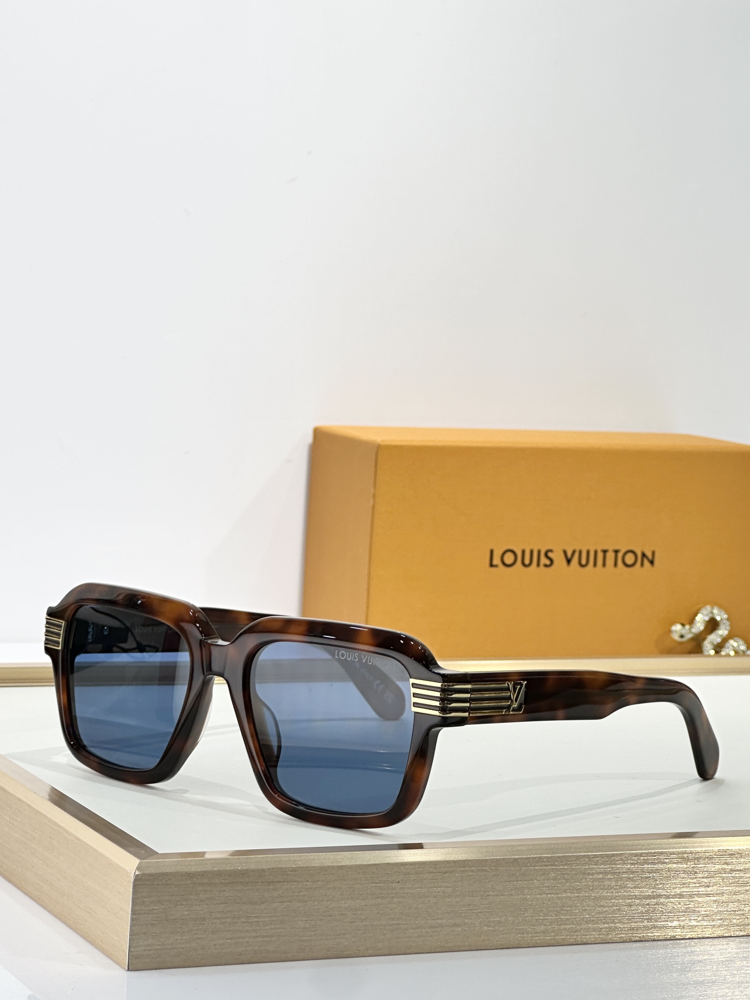 Louis Vuitton Z2739U  Slide Large Square‑Round Sunglasses