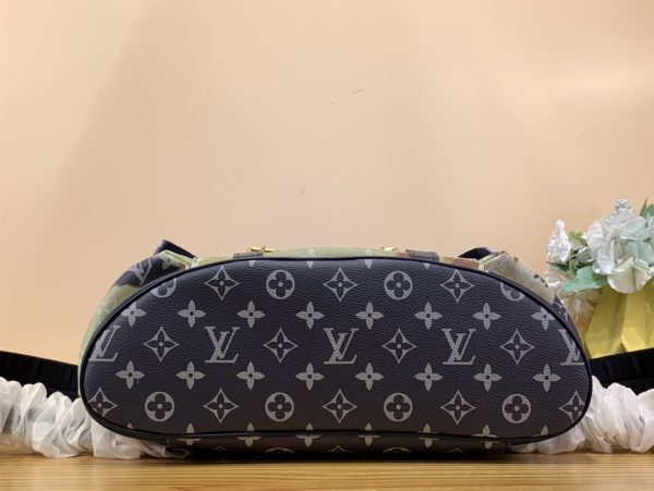 Louis Vuitton M46805 Christopher MM