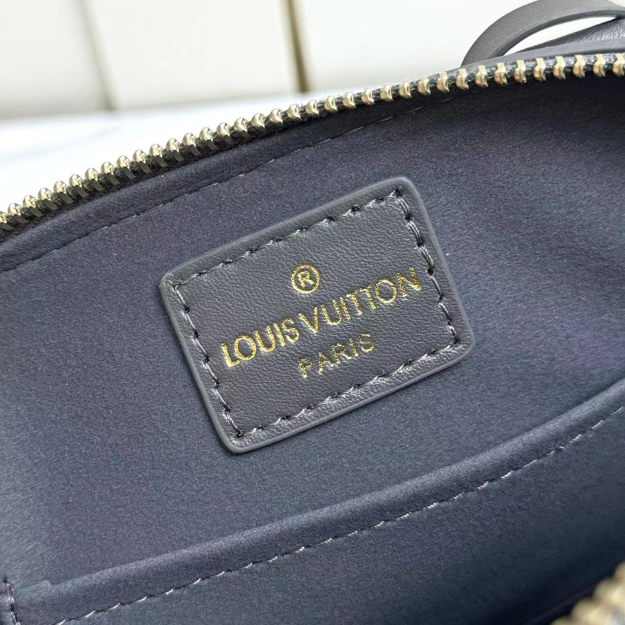 Louis Vuitton Gris Trianon M12561 Alma BB