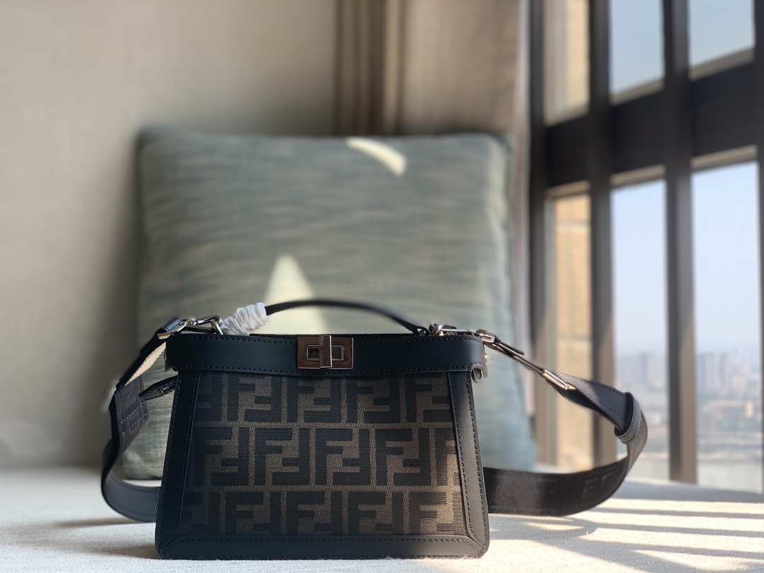 Peekaboo ISeeU XCross Handbag