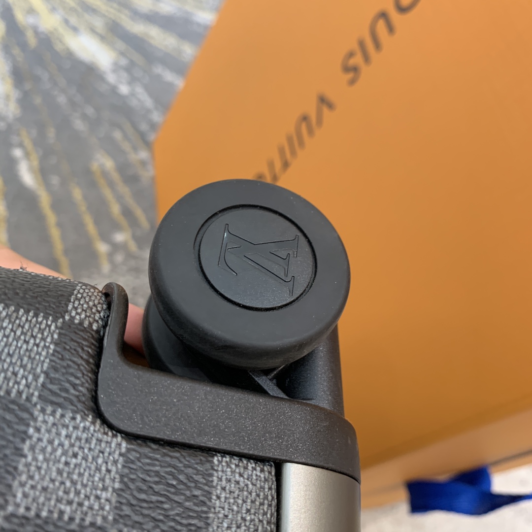 LV- four-wheeled trolley case