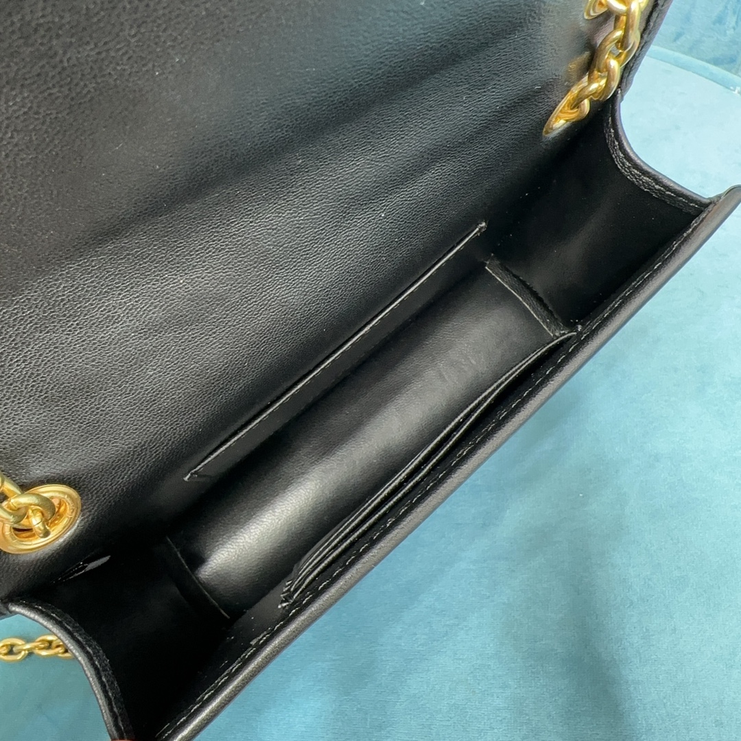 MIUMIU-New Soft Lambskin Handbag-Black