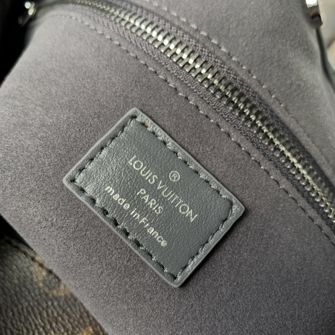 Louis Vuitton M12583 CarryAll Dark MM